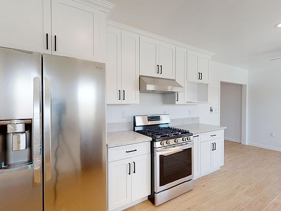 4th image of 3117 S Beverly Dr