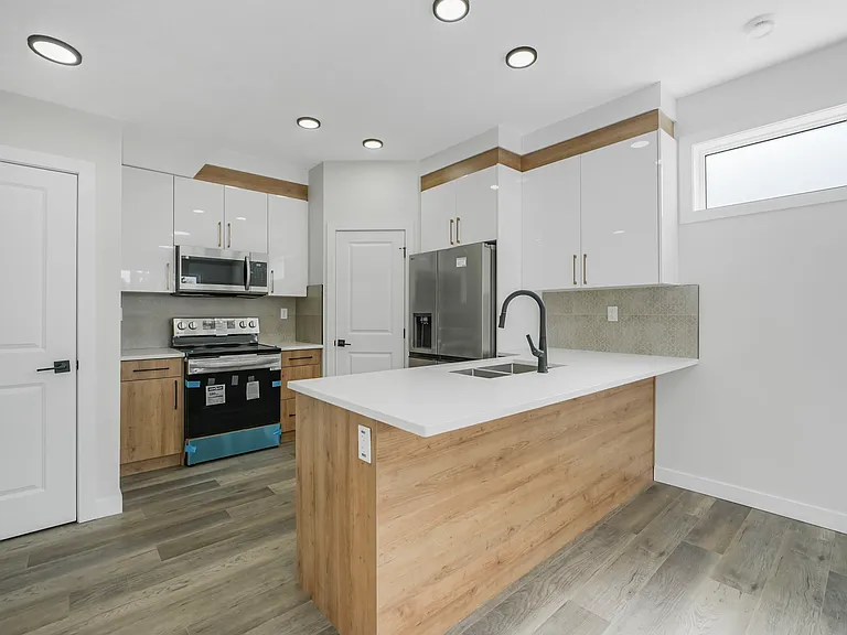 12021 95a St NW — Photo 19