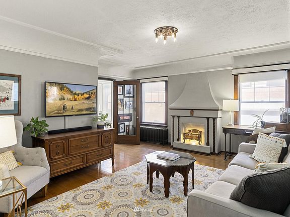 3rd image of 323 16th Ave E APT 204