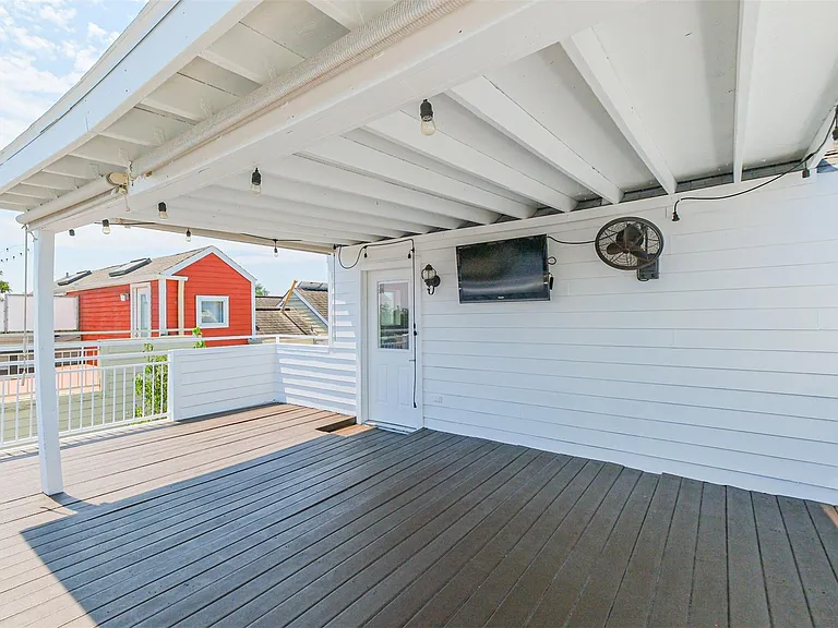 2364 Arlington St — Photo 44