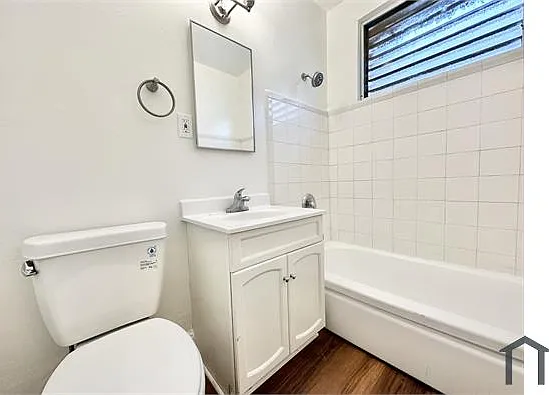 14639 Calvert St #9 — Photo 3