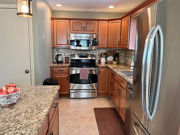 5th image of 415 E Campbell St
