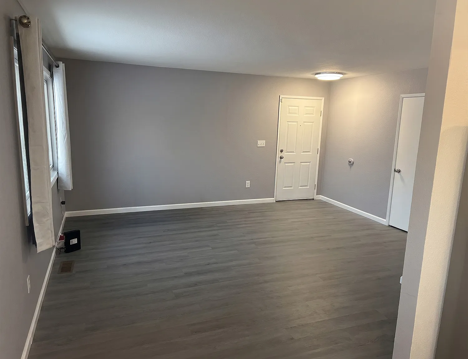 3 bed, 1056 sqft, $2,300 — Photo 1