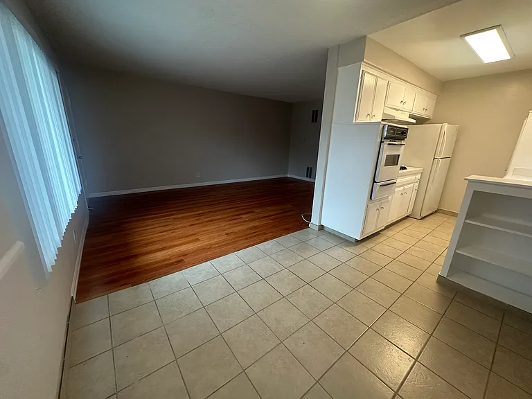1023 N Laurel Ave — Photo 10