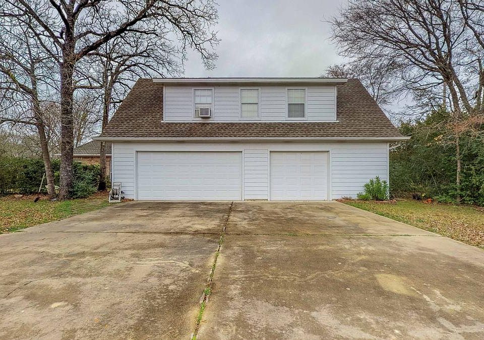 1st image of 1013 Huntington Dr
