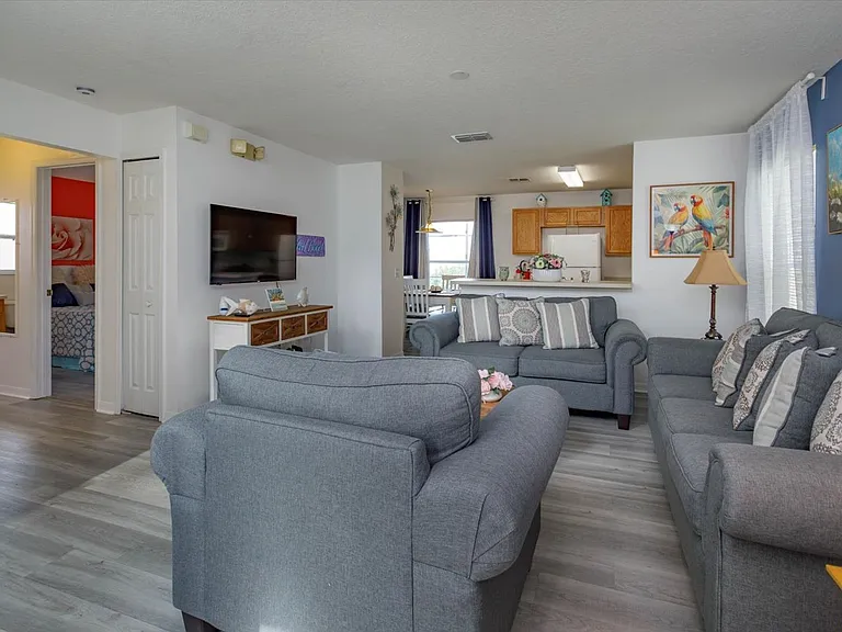 2628 Hemingway Ave — Photo 2