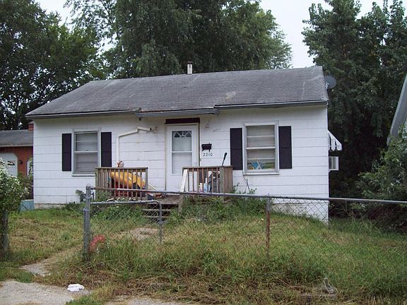 2nd image of 2210 Sylvanie St