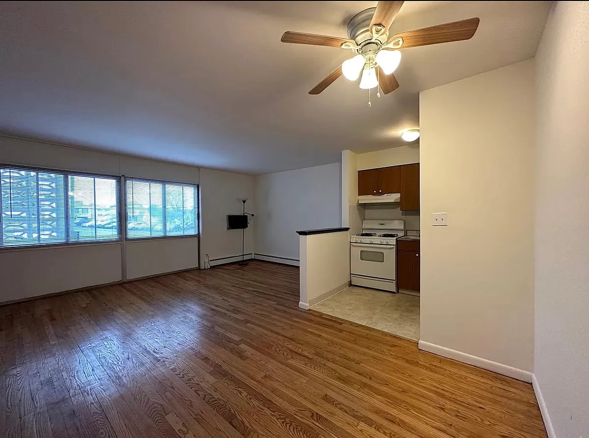 Kitchen w dining area - 12 Kimmig Ave #12A