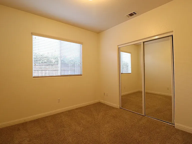 918 E Louisa Ter — Photo 15