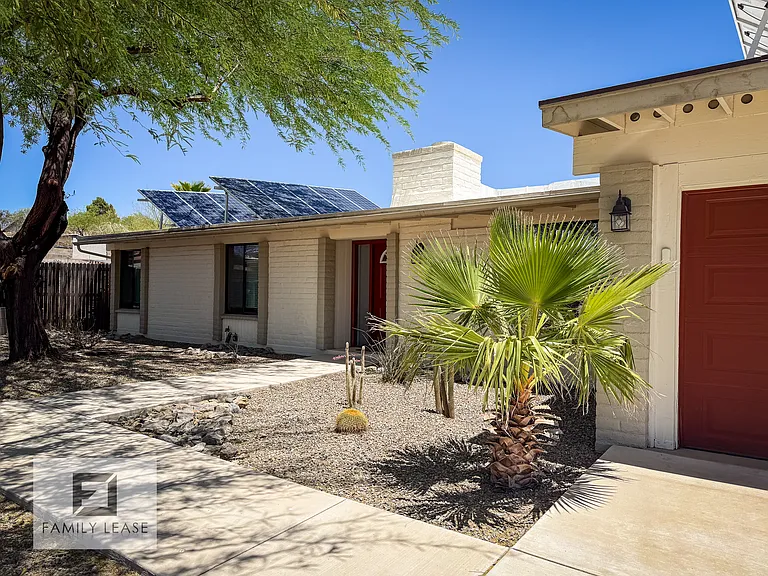 3700 S Serena Ln — Photo 2