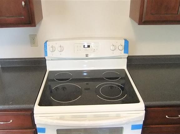 3rd image of 612 Brookview Ct
