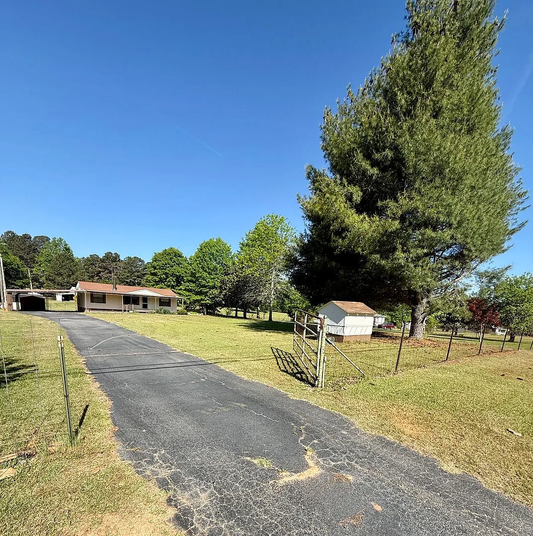 Building Photo - 491 Johnny Cut Rd