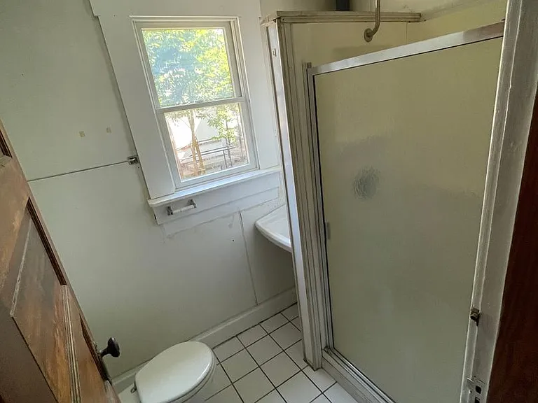 136 E Norwich Ave — Photo 7