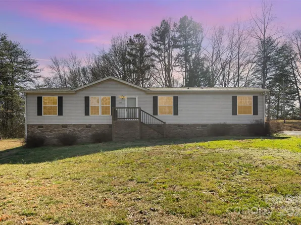 3742 Waderidge Trl, Iron Station, NC 28080