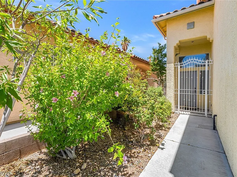9888 Sparrow Ridge Ave — Photo 3