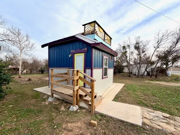 1608 School St, Goldthwaite, TX 76844