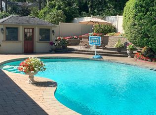 21 Newport Dr, Plainview, NY 11803