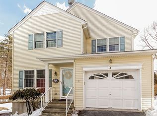 4 Lakeside Dr, Valhalla, NY 10595