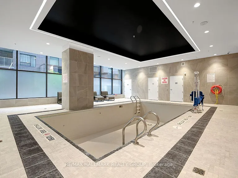 340 Queen St #1302 — Photo 45