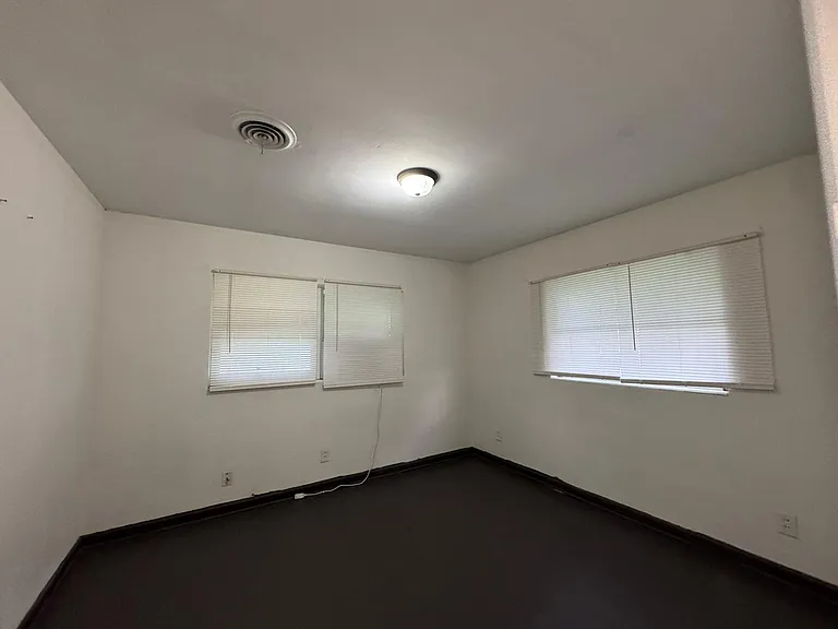 416 Sun Ct — Photo 52