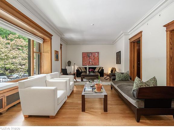 5th image of 1210 N Astor St APT 1B