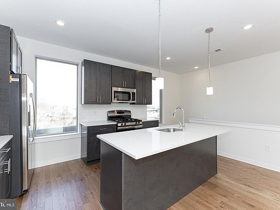 5th image of 2136 Kensington Ave #B74