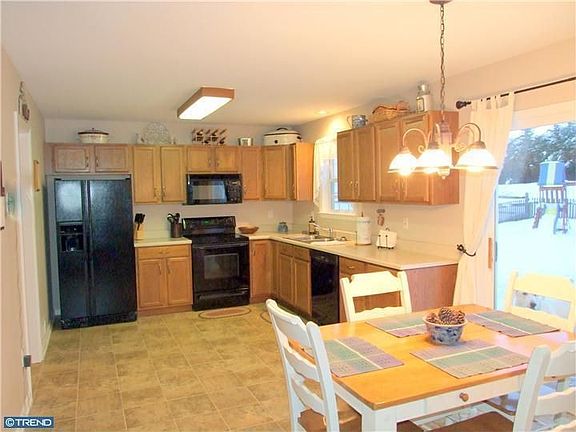 3rd image of 323 S Brookside Dr