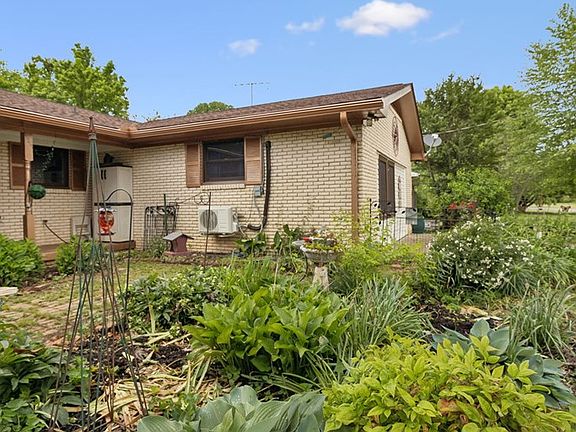 3rd image of 205 Riverside Dr N