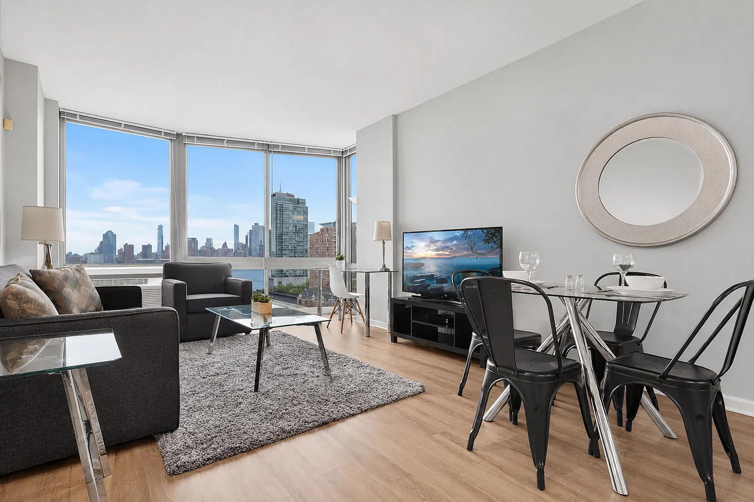 1 bed, 1.0 bath, 785 sqft, $7,872 — Photo 1