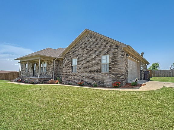 5th image of 541 Stoneridge Cir