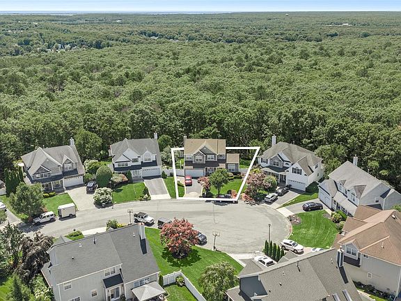 3rd image of 15 Scenicview Crescent