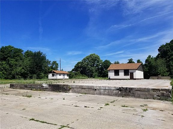 5th image of 100 Richardson Dr