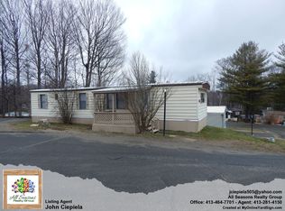 11 Dogwood Ln, Pittsfield, MA 01201