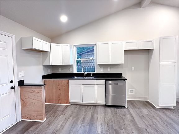 5th image of 11 Lynwood Dr