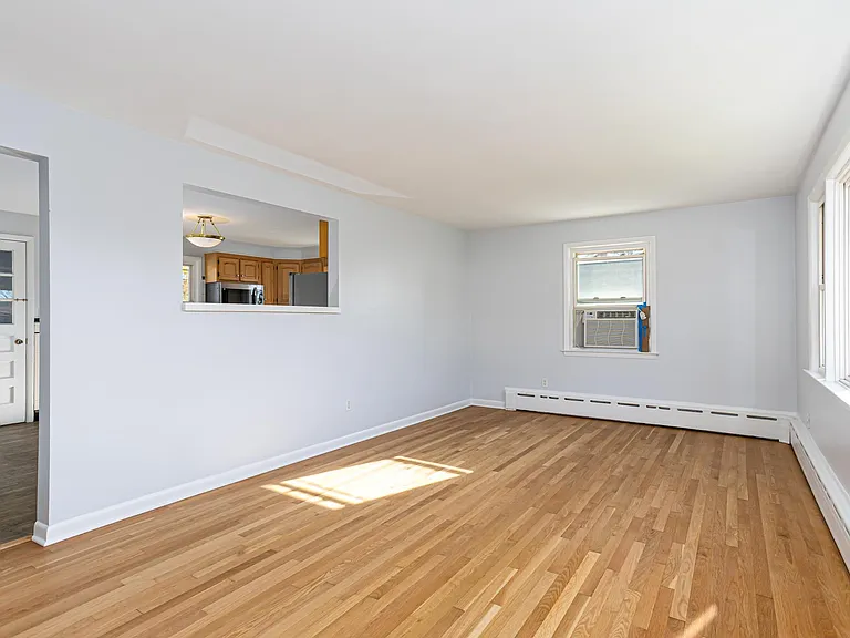 272 Hunyadi Ave #2 — Photo 4