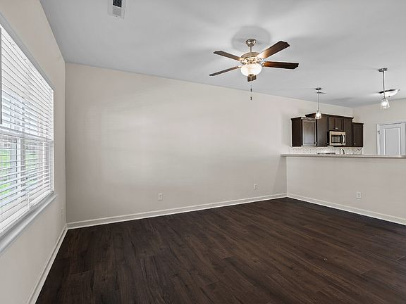 3rd image of 110 Jaydn Dr E