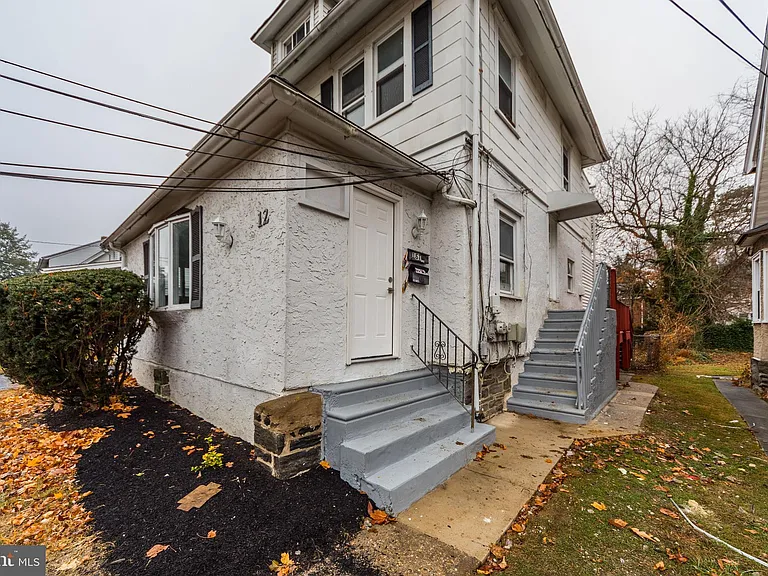 12 Montrose Ave — Photo 3