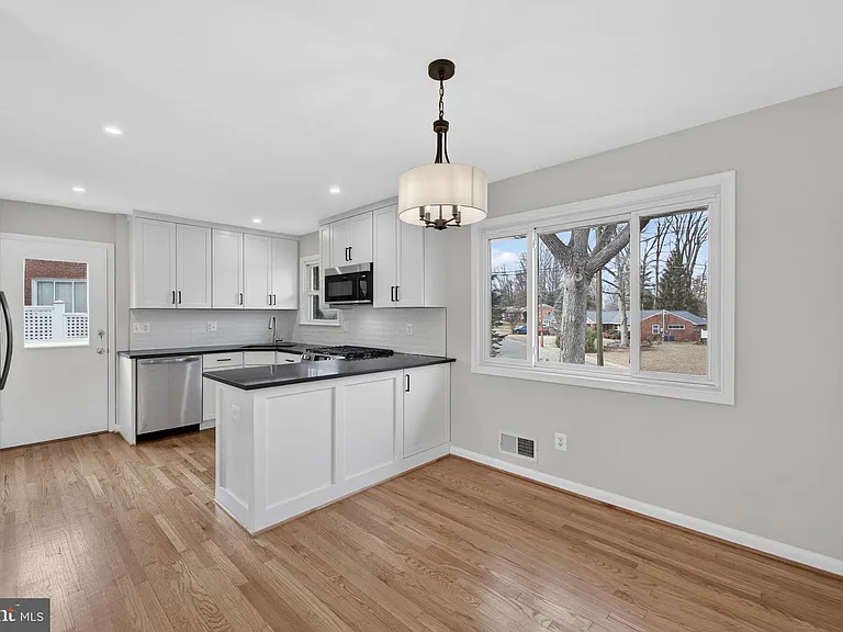 7507 Murillo St — Photo 22