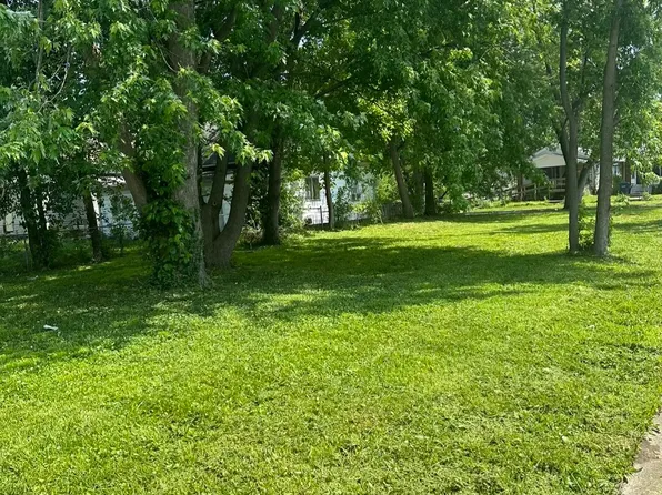 2000 1st Ave, Terre Haute, IN 47807