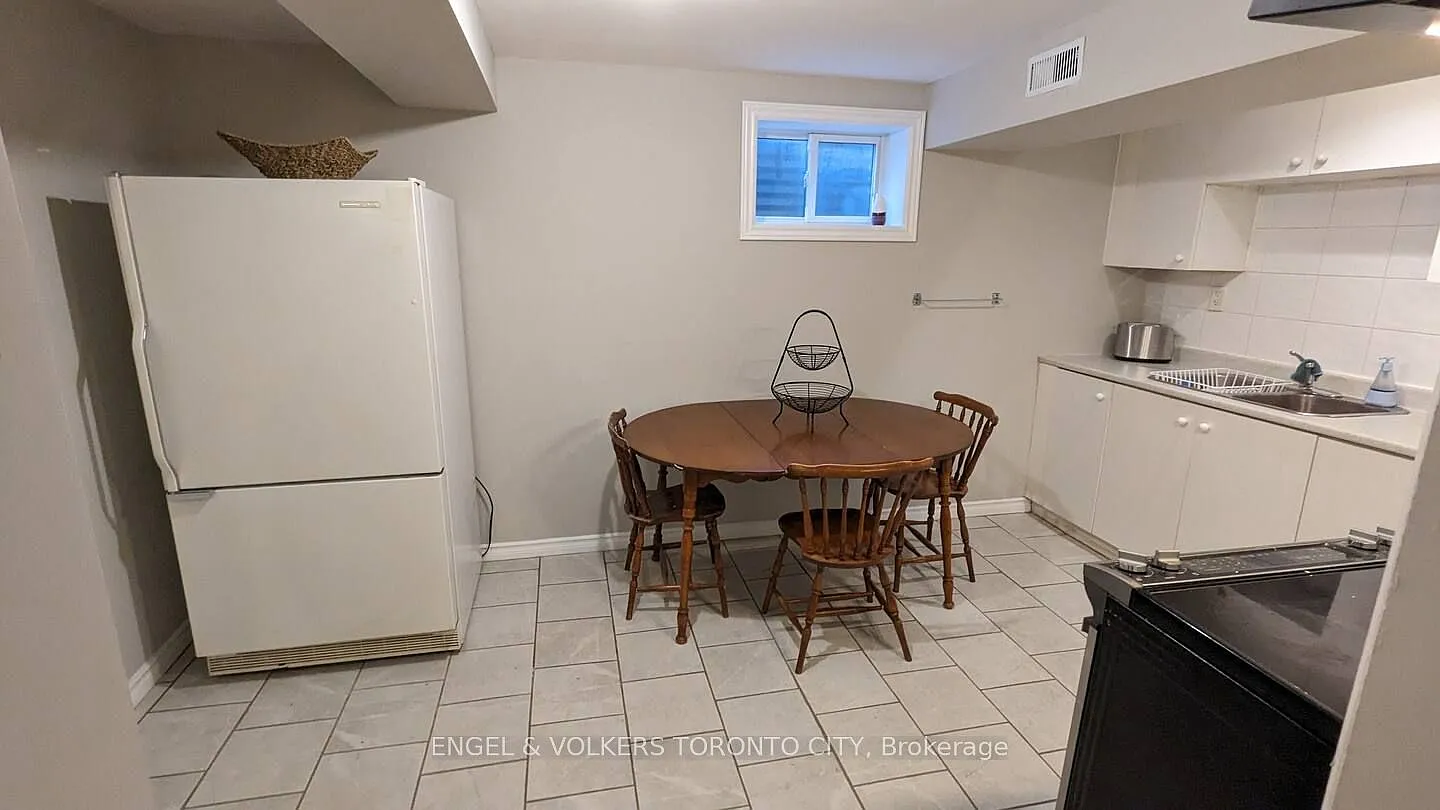 2 bed, $1,900 — Photo 2