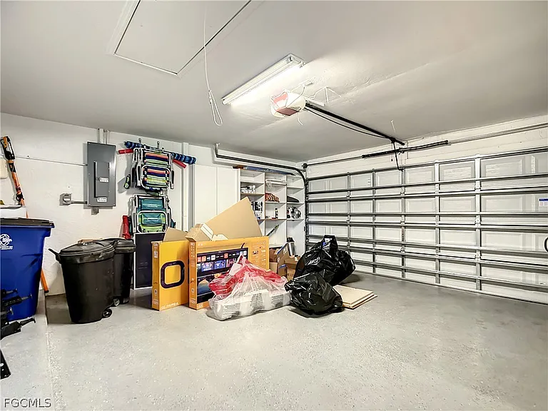 13633 Admiral Ct — Photo 32