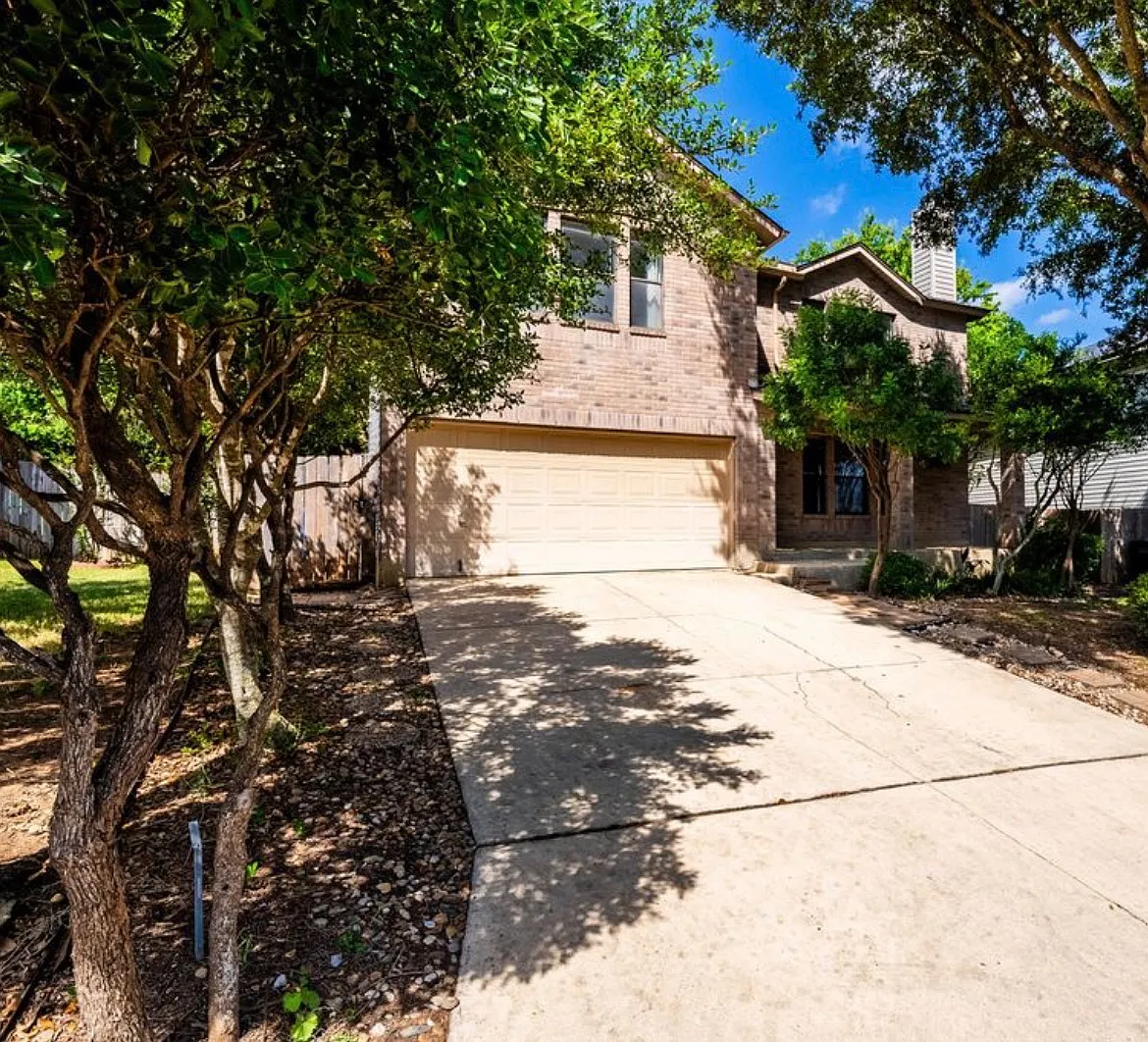 4 bed, 2.5 bath, 2334 sqft, $2,575 — Photo 3