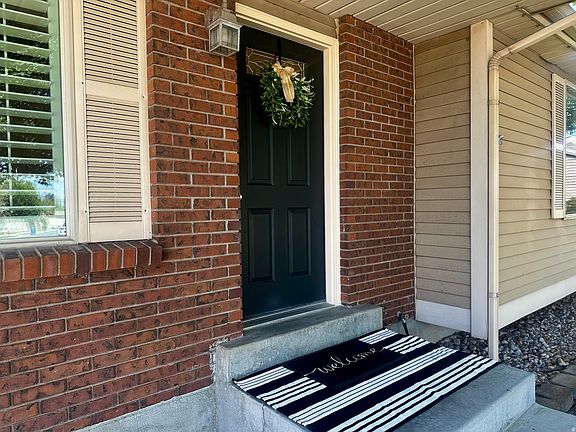 2nd image of 2090 Greenwich Cir