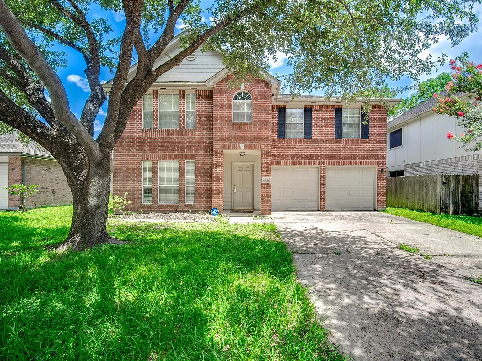 4 bed, 2.5 bath, 2616 sqft, $2,300 — Photo 2
