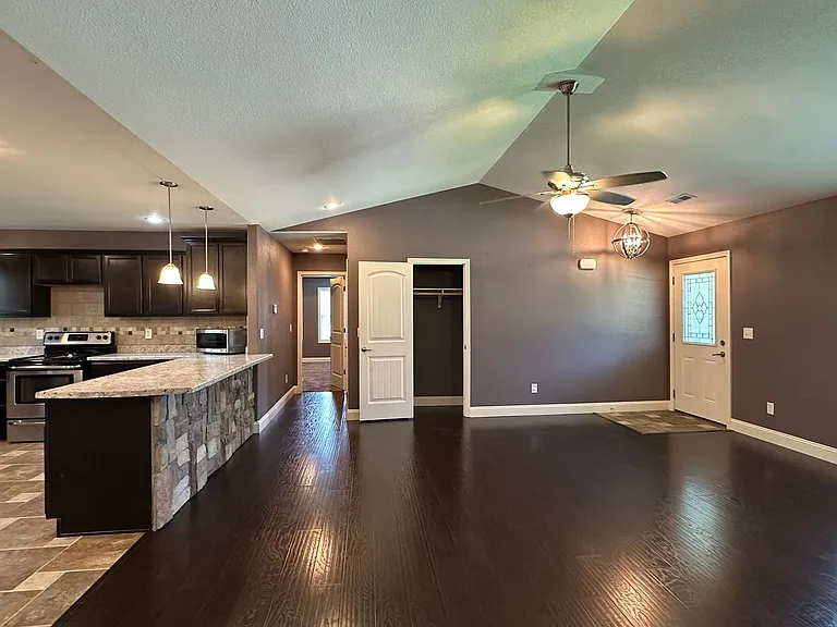 333 Lyle Curtis Cir — Photo 11
