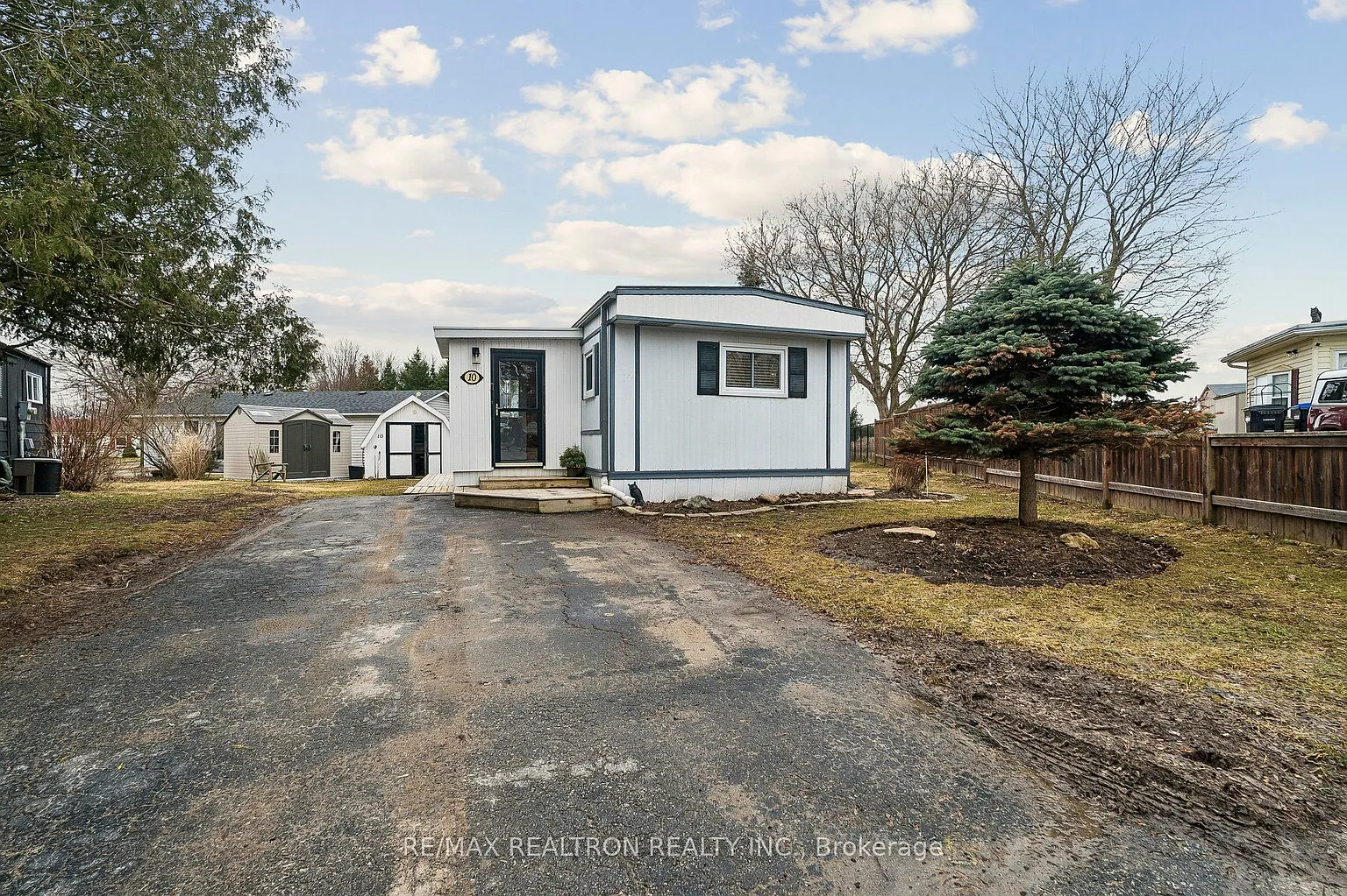 10 Pinecrest Cir photo 1