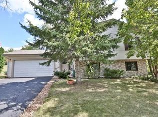 12286 Oxbow Dr, Eden Prairie, MN 55347