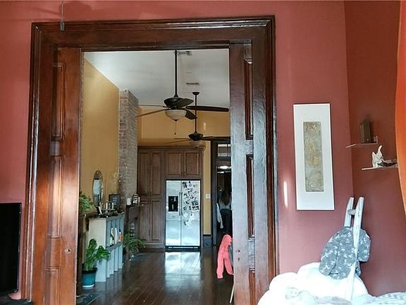 2nd image of 2333-35 Laurel St