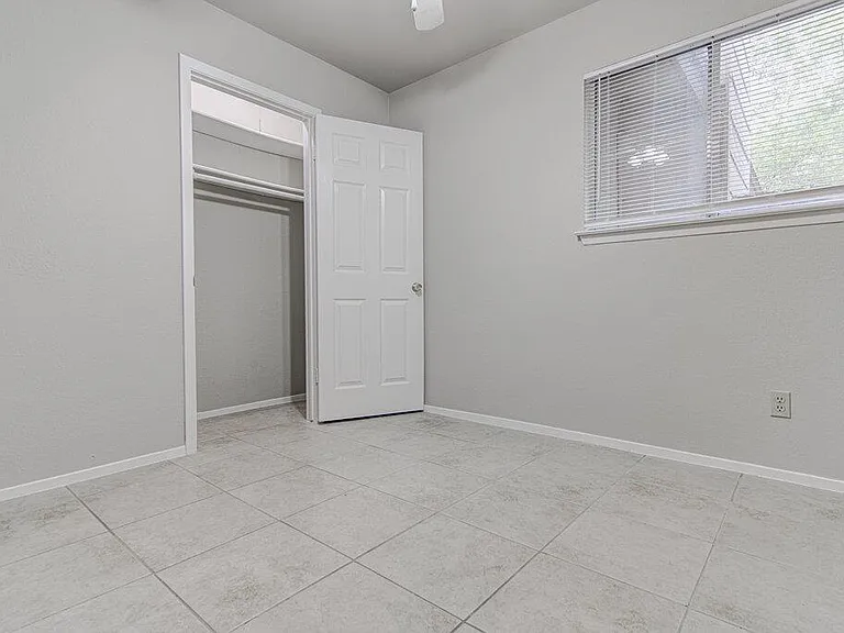 900 Sirocco Dr #B — Photo 12