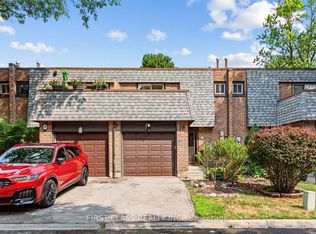 16 Woodglen Way #8, Markham, ON L3R3A8